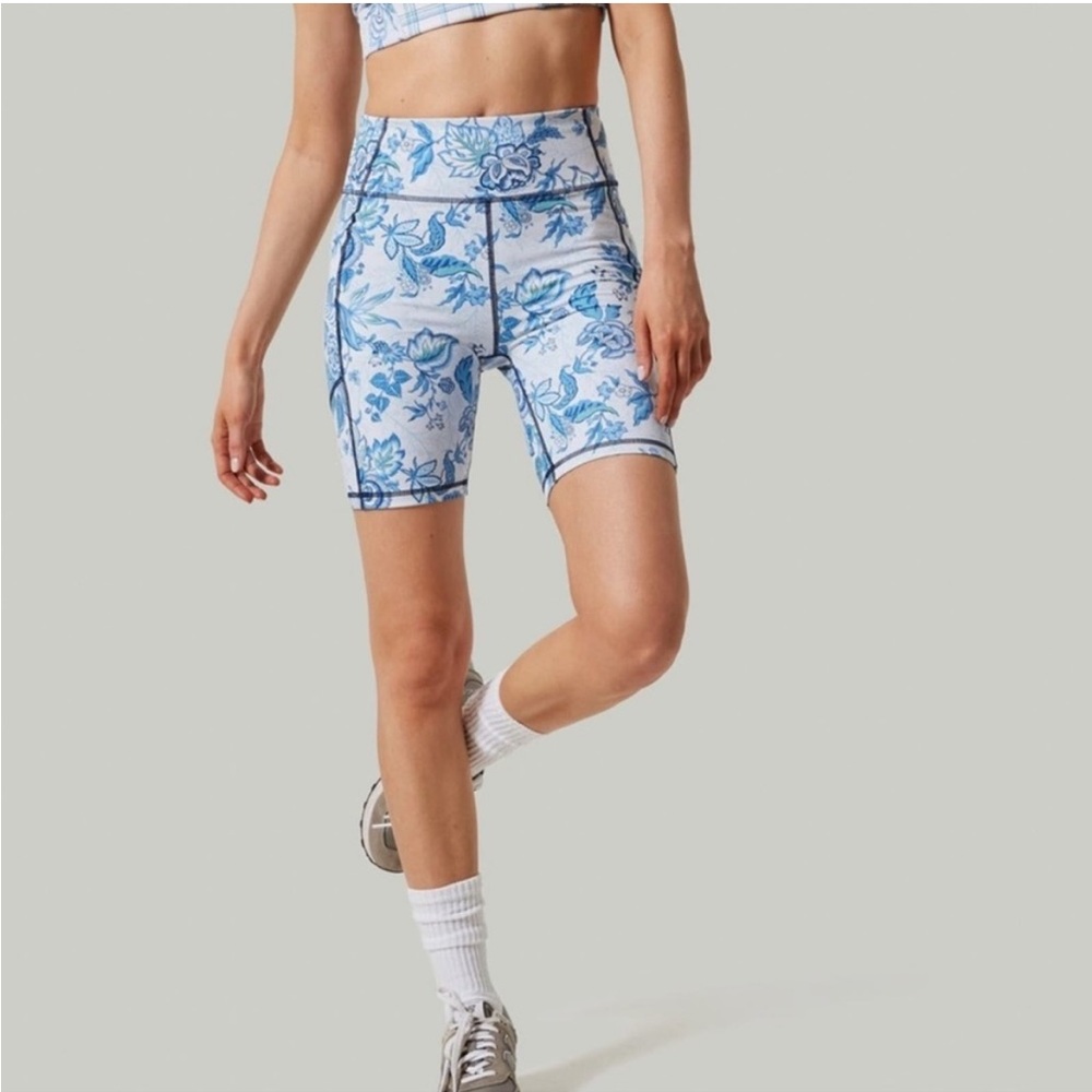 Tuckernuck TNUCK Ava Women’s Heirloom Blue Floral 7” Compression Bike Shorts S